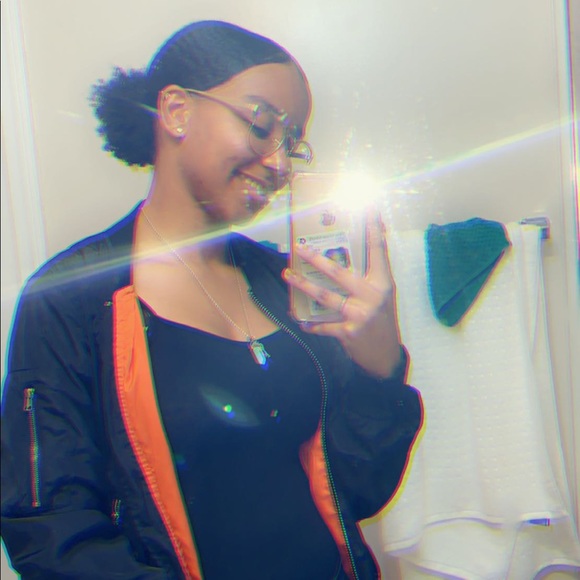 Meet your Posher, Tia - Picture 1 of 1